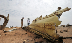 Des débris du vol Air Algérie AH5017, à Gossi au Mali, le 26 juillet 2014 ( AFP / SIA KAMBOU )