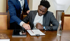 Comment réduire les frais de notaire lors d’un achat immobilier ? -pexels-mikhail-nilov-pexels-mikhail-nilov