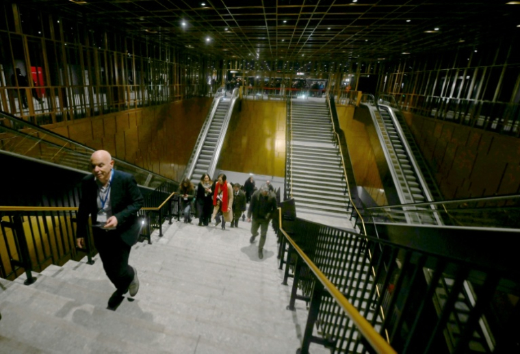 Une photo montre l'intérieur de la station de métro Colosseo en marge de la cérémonie d'inauguration des nouvelles stations de métro Colosseo et Porta Metronia, conçues comme un musée pour présenter les découvertes archéologiques mises au jour lors de leur construction, à Rome, le 16 décembre 2025. ( AFP / Filippo MONTEFORTE )