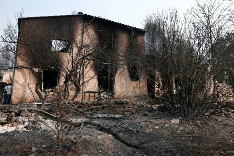 Maison brûlée à Cotignac après l'incendie dans le Var qui a parcouru 2.550 hectares dans le sud-est de la France le 22 juillet 2026 ( AFP / Thibaud MORITZ )