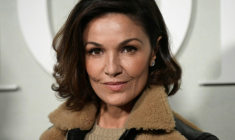 L'actrice Nadia Farès à son arrivée à un défilé Christian Dior à Paris, le 27 septembre 2022 ( AFP / JULIEN DE ROSA )