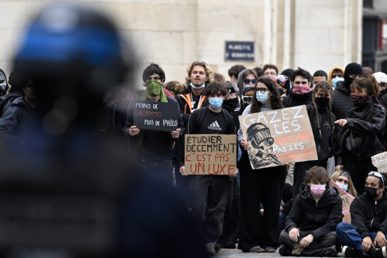 Manifestation de lycéens à Nancy, le 8 octobre 2026 ( AFP / Jean-Christophe VERHAEGEN )
