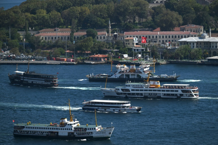 Des ferries sur le Bosphore à Istanbul, le 29 août 2025 en Turquie ( AFP / Ozan KOSE )