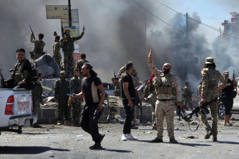 Les forces de sécurité syriennes entrent à Soueida, dans le sud de la Syrie, le 15 juillet 2025 ( AFP / Sam HARIRI )