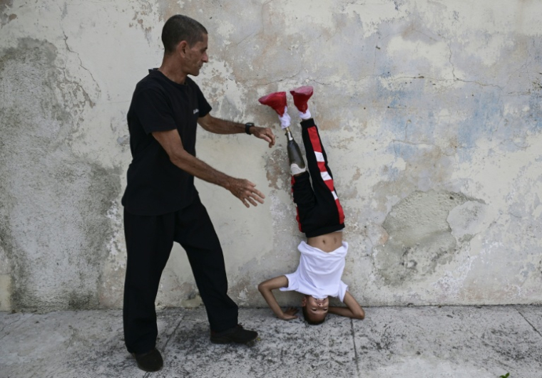 Juan Jose Guilarte participe à un entraînement de kung-fu à La Havane, le 21 avril 2026 à Cuba ( AFP / YAMIL LAGE )