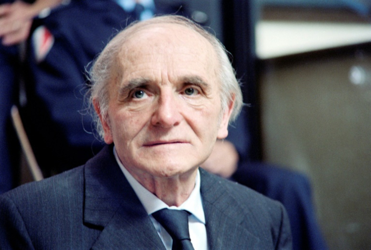 L'ancien officier SS Klaus Barbie, extradé de Bolivie en France, attend au palais de justice de Lyon, le 11 mai 1987, au premier jour de son procès pour crimes contre l'humanité ( AFP / STF )