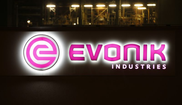 Le logo d'Evonik dans son usine de Bitterfeld