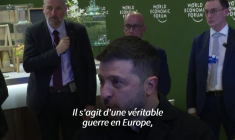 "Les États-Unis sont beaucoup plus forts que la Russie" dit Zelensky à Davos