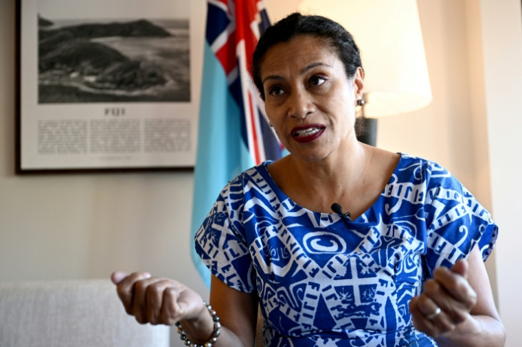 La ministre fidjienne de l'Information, de l'Environnement et du Climat, Lynda Tabuya, lors d'un entretien avec l'AFP en marge du sommet du Pacifique pré-COP31, à Nadi, le 7 octobre 2026 ( AFP / Saeed KHAN )