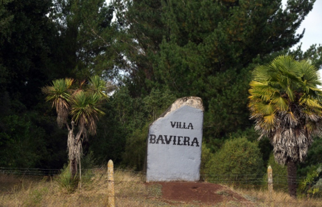 L'entrée de la Colonia Dignidad, rebaptisée Villa Baviera, à Parral, au Chili, le 15 avril 2025 ( AFP / RODRIGO ARANGUA )