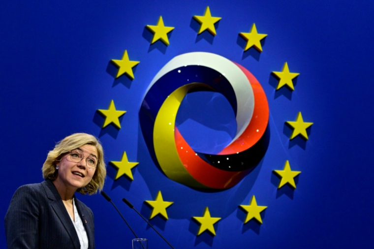 La responsable numérique de l'UE, Henna Virkkunen, s'exprime lors d'un sommet sur la souveraineté technologique de l'Europe, le 18 novembre 2025, au campus EUREF de Berlin ( AFP / John MACDOUGALL )