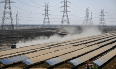 Des panneaux solaires à Khavda (Inde), en janvier 2024 ( AFP / PUNIT PARANJPE )