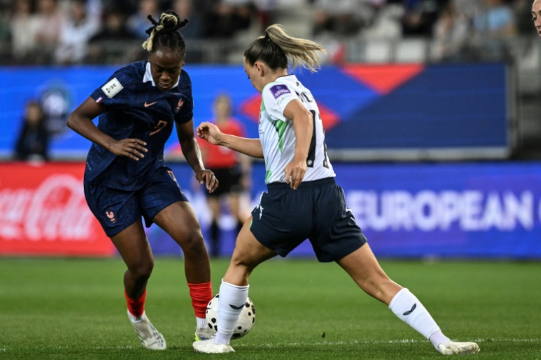 Melvine Malard, auteur du seul du match, qui donne la victoire à la France contre l'Irlande et la qualification pour le Mondial-2027. ( AFP / JEFF PACHOUD )