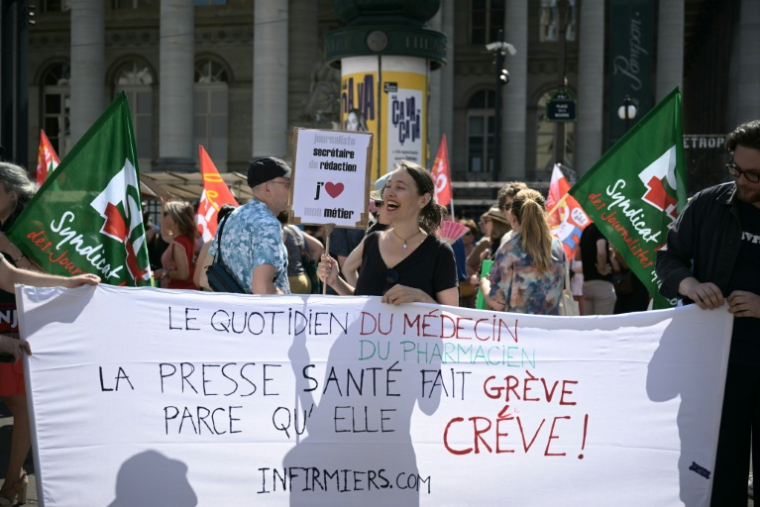 Manifestation pour la défense des métiers de la presse, à Paris, le 18 juin 2026 ( AFP / JULIEN DE ROSA )