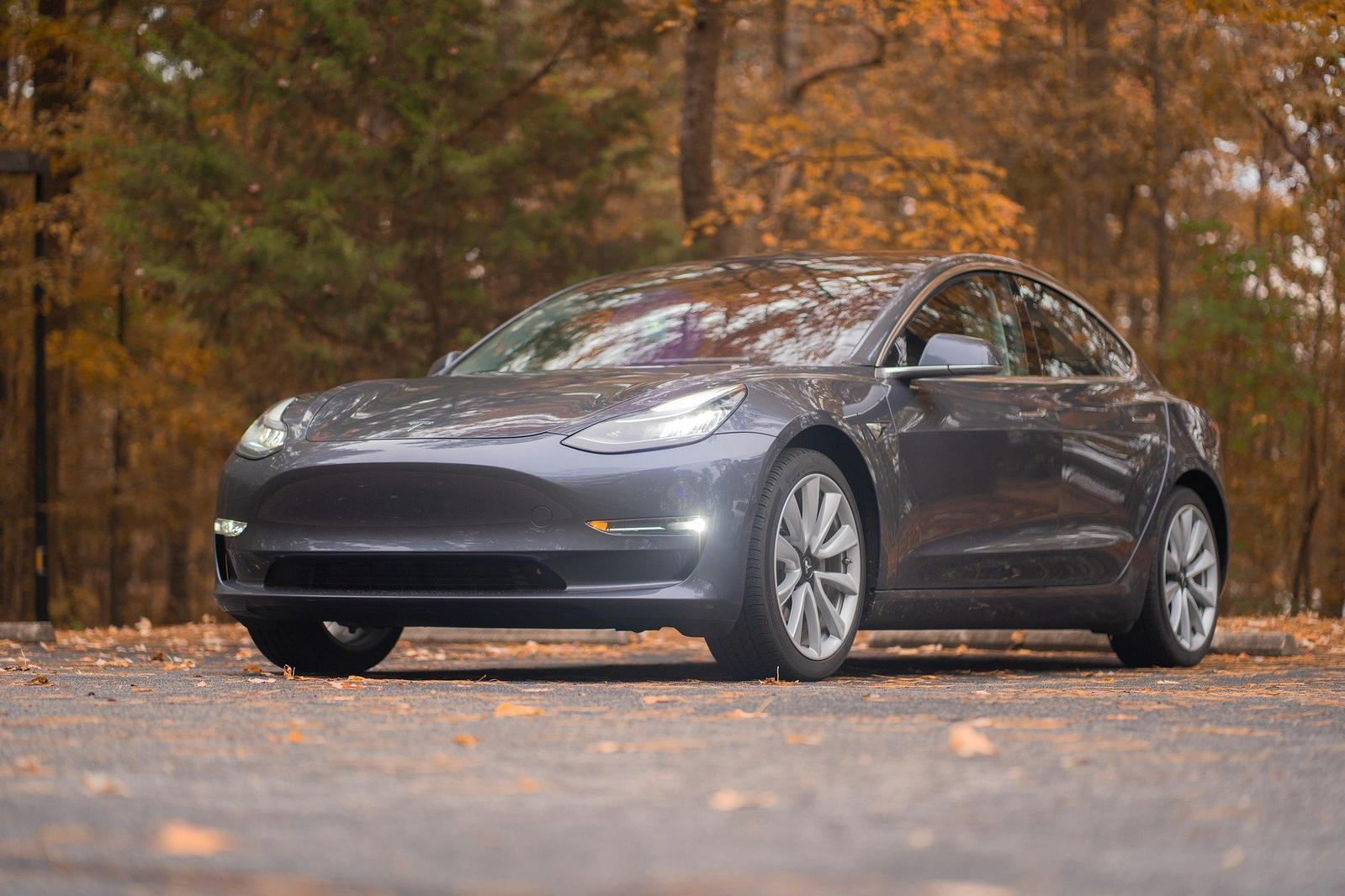 Tesla lance une version « standard » de sa Model 3 à moins de 37 000 euros