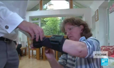 Parkinson : Gyroglove, le gant intelligent qui permet aux patients de contrôler leurs tremblements