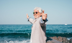 Certains pays ont des accords avec la France: cela vous dispense de produire un certificat annuel de vie.