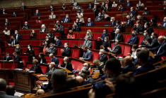 FRANCE: LE GOUVERNEMENT N'EXCLUT PAS DE SOUTENIR LE PASS SANITAIRE EN ENTREPRISES