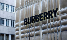 Photo du logo de Burberry visible sur un magasin Burberry à Londres