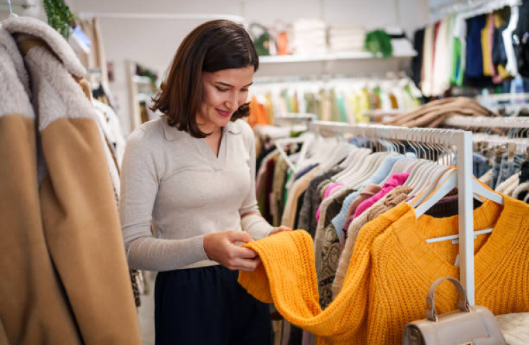 La vente de vêtements sur les plateformes de seconde main peut être déléguée à un gestionnaire de compte. ( crédit photo : Getty Images )
