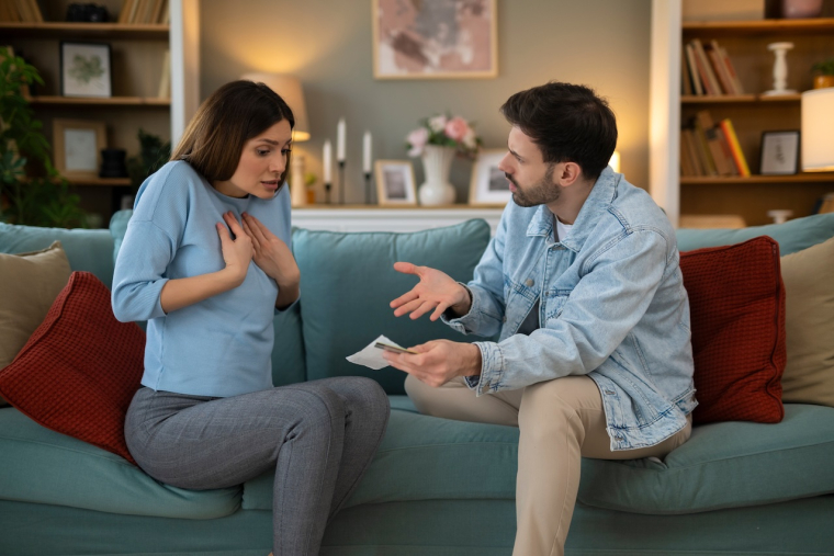 Argent et couple ne font pas forcément bon ménage. Nos conseils. (Crédits photo: © Dexon Dee - stock.adobe.com)