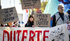 Manifestation devant la Cour pénale internationale (CPI) avant le prononcé du jugement sur l'appel interjeté par l'ancien président philippin Rodrigo Duterte, le 22 avril 2026 à La Haye, aux Pays-Bas ( ANP / Sem van der Wal )