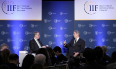 Le secrétaire au Trésor américain Scott Bessent s'entretient avec Tim Adams, président et directeur général du Forum mondial des perspectives de l'Institut de la finance internationale