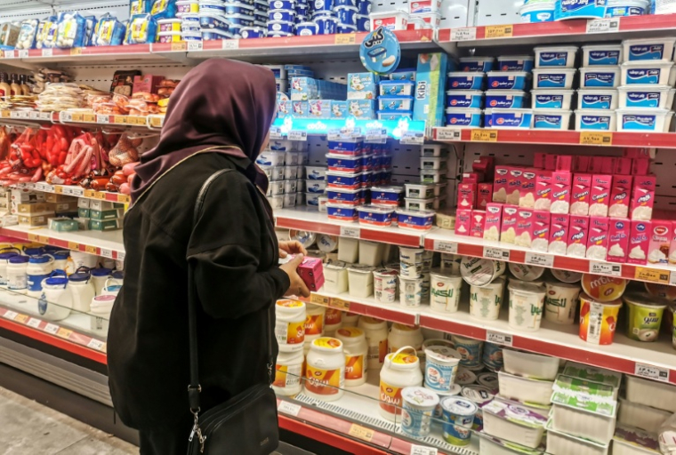 Dans un magasin d'alimentation à Téhéran, le 6 janvier 2026 ( AFP / ATTA KENARE )
