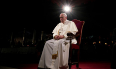 LE PAPE RENONCE AUX CÉLÉBRATIONS DU 31 DÉCEMBRE ET DU 1ER JANVIER EN RAISON D'UNE SCIATIQUE