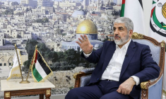 Le chef en exil du Hamas, Khaled Mechaal, lors d'une interview avec Reuters à Doha