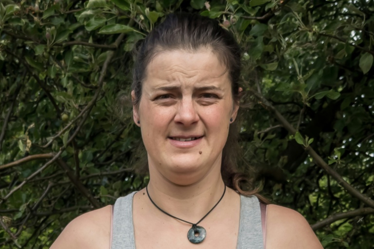 Marlène Perroud, agricultrice et cofondatrice du groupe Révolte agricole Suisse, à Dompierre en Suisse le 20 mai 2026 ( AFP / Elodie LE MAOU )