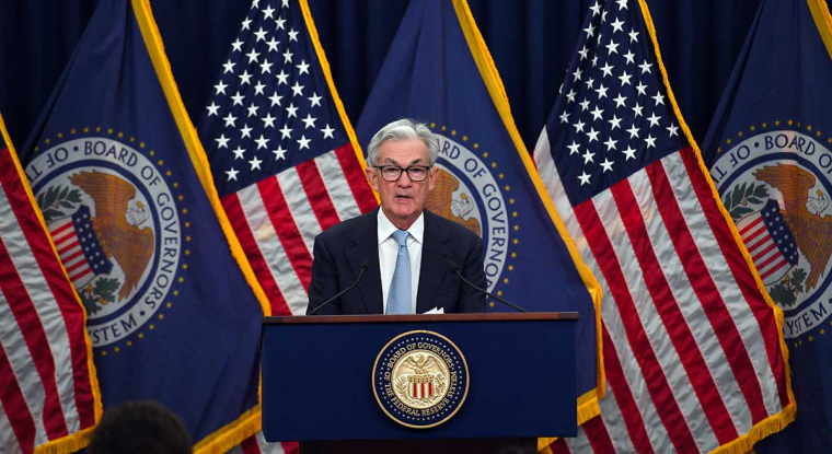 Lors de la prochaine réunion de la Réserve Fédérale, le 2 et 3 mai prochain, son président, Jerome Powell, pourrait prendre la décision de relever à nouveau les taux d'un quart de point pour les porter dans une fourchette de 5%-5,5%. (© AFP)