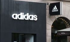 ADIDAS ABAISSE SON OBJECTIF DE BÉNÉFICE ANNUEL, LENTEUR DE LA REPRISE EN CHINE