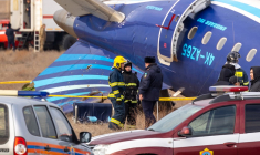 Des secouristes sur le site du crash d'un avion à Aktaou, au Kazakhstan, le 25 décembre 2024. ( AFP / ISSA TAZHENBAYEV )