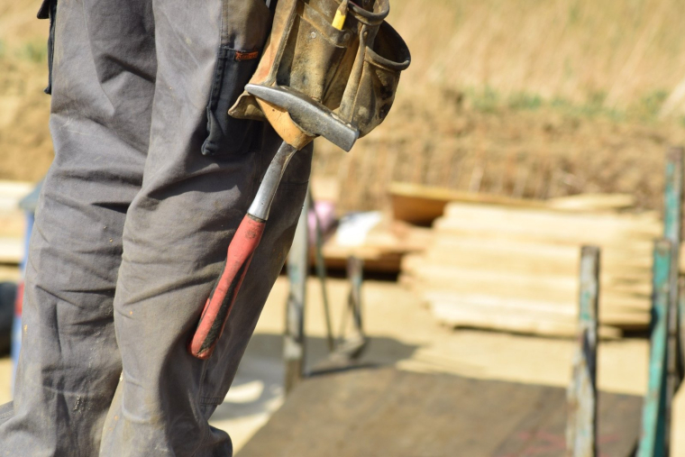 Les travaux à domicile pourront continuer pendant la période de confinement (illustration). (Pixabay / annawaldl)