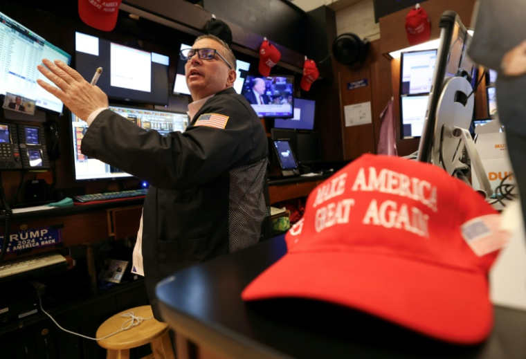 Un opérateur à la Bourse de New York le 23 juin 2025 ( AFP / TIMOTHY A. CLARY )