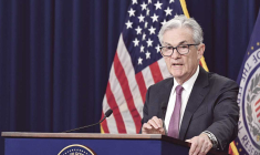 Le président de la Réserve fédérale, Jerome Powell, confirme la hausse des taux pour endiguer l'inflation. (© FED)