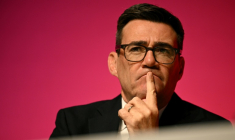 Le Premier ministre britannique Andy Burnham participe à la deuxième journée du congrès annuel du Parti travailliste à Liverpool, dans le nord-ouest de l'Angleterre, le 28 septembre 2026 ( AFP / Oli SCARFF )