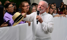 Le président brésilien Luiz Inácio Lula da Silva fait un discours lors d'une visite à l'hôpital fédéral d'Andaraí, à Rio de Janeiro (Brésil), le 28 juillet 2026 ( AFP / Pablo PORCIUNCULA )