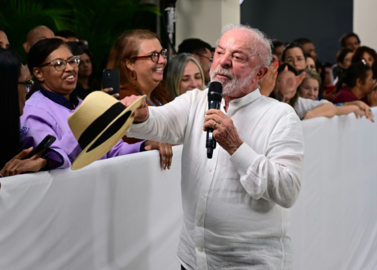 Le président brésilien Luiz Inácio Lula da Silva fait un discours lors d'une visite à l'hôpital fédéral d'Andaraí, à Rio de Janeiro (Brésil), le 28 juillet 2026 ( AFP / Pablo PORCIUNCULA )