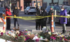 Minneapolis: Des personnes se rassemblent à un mémorial dédié à un manifestant tué