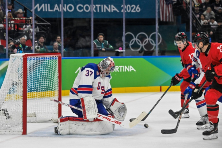 Le gardien américain Connor Hellebuyck à Milan le 22 février 2026 ( AFP / Alexander NEMENOV )