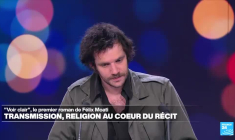 Félix Moati fait ses débuts en littérature avec son premier roman : "Voir Clair"