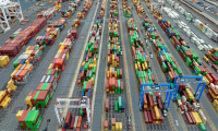 Des containers dans le port américain de Baltimore, le 10 avril 2025 ( AFP / Jim WATSON )