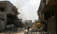 De la fumée s'élève après une frappe israélienne sur le quartier Abou Iskandar du nord de Gaza-ville, pilonnée par l'armée israélienne en vue d'une offensive annoncée au sol, le 22 août 2025 ( AFP / Bashar TALEB )
