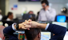 Des traders de BGC Partners, une société de courtage internationale située dans le centre financier Canary Wharf à Londres
