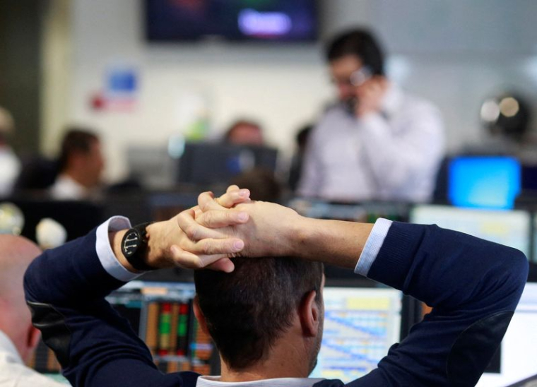 Des traders de BGC Partners, une société de courtage internationale située dans le centre financier Canary Wharf à Londres
