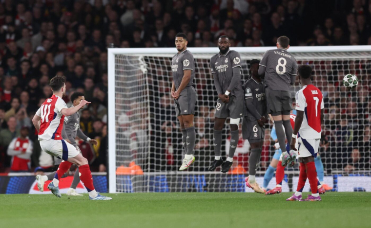 Les gardiens doivent-ils en finir avec les murs sur coup franc ?