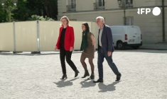 Cécile Kohler et Jacques Paris décrochent leurs portraits à l'Assemblée nationale