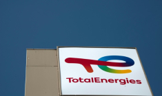 Logo du groupe pétrogazier français TotalEnergies à Berlin, le 29 avril 2022 ( AFP / Astrid VELLGUTH )
